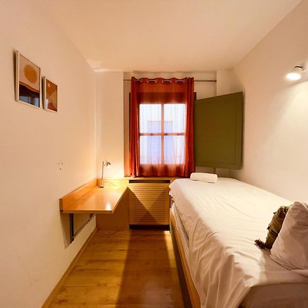 Lugar Perfecto En El Casco Antiguo De Girona Exterior foto